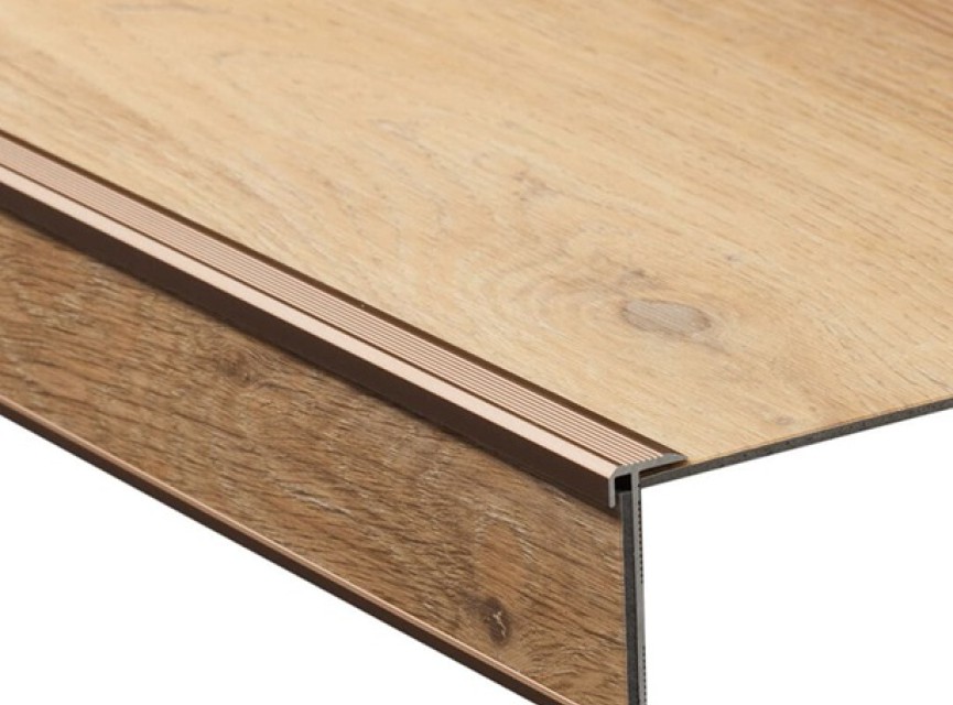 TRAPRENOVATIE SET Belakos CERVO 86 / 860 / PVC ( SET Ten behoeve van 4 TRAPTREDES + PROFIELEN )