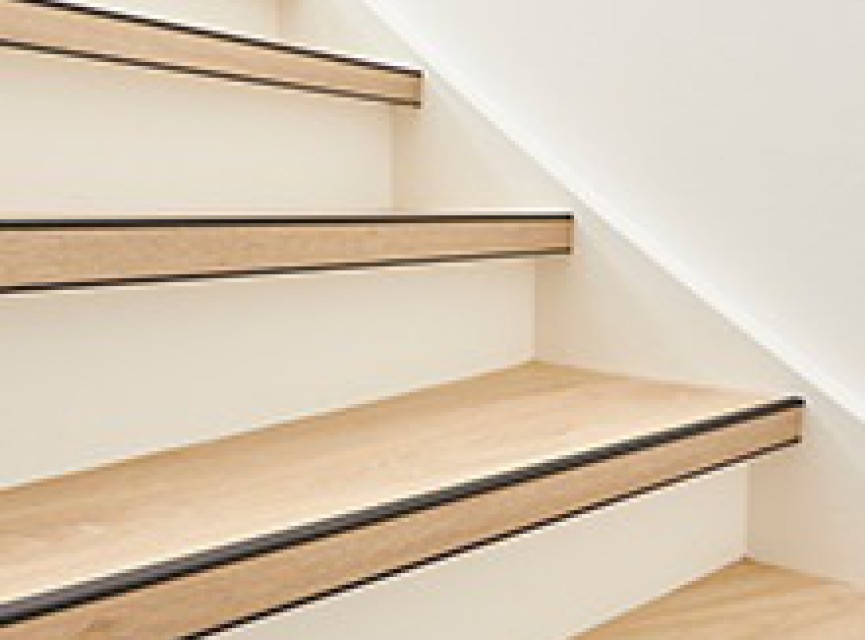 TRAPRENOVATIE SET Belakos CERVO 86 / 860 / PVC ( SET Ten behoeve van 4 TRAPTREDES + PROFIELEN )