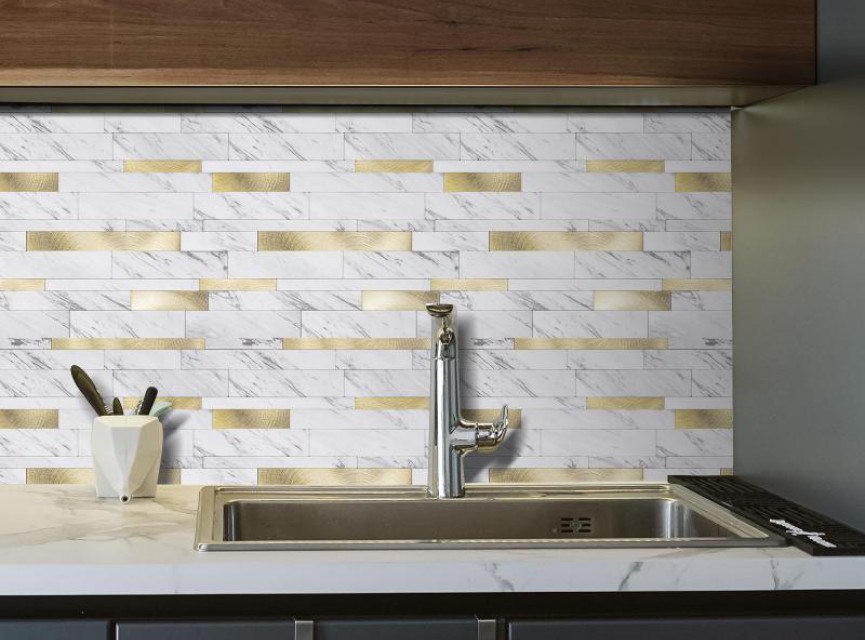 Oppio Wit Marmerlook met GOUDEN ALU Wildverband - Zelfklevend Mozaiek 303x298x4mm