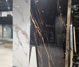 Oppio €67 PER PANEEL - PVC Wandpaneel Ceasar Black / Zwart Goud Hoogglans - 120x280x0,3 cm