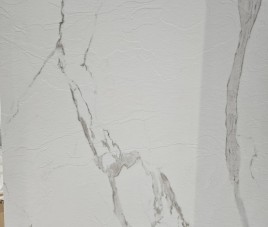 Oppio €84 PER PANEEL - PVC Wandpaneel MAT Calacatta Marmer Wit / Grijs - 120x280x0,3 cm