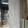 Oppio €84 PER PANEEL - PVC Wandpaneel MAT Calacatta Marmer Wit / Grijs - 120x280x0,3 cm