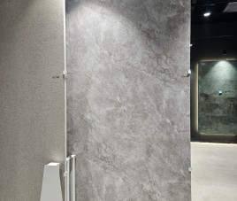 Oppio €72 PER PANEEL - 120x280x0,3 cm - PVC Wandpaneel MAT Marmerlook Taupe