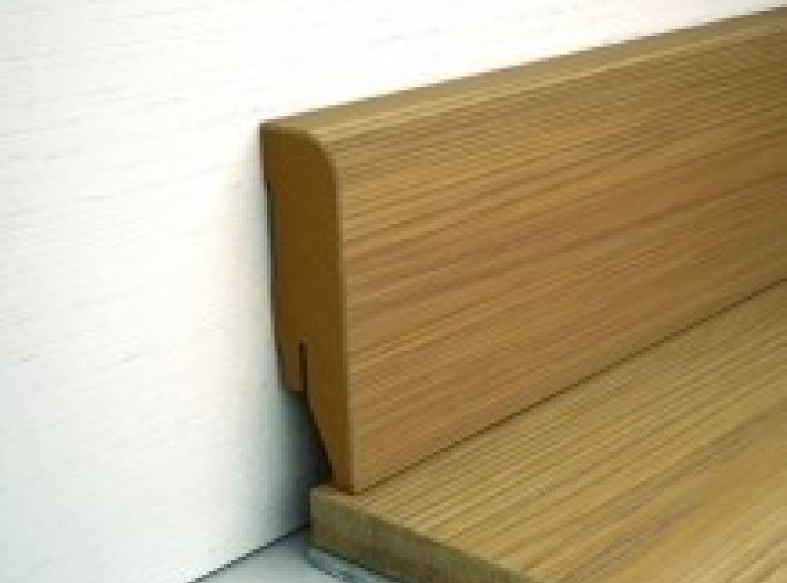 Bijbehorende MDF plint