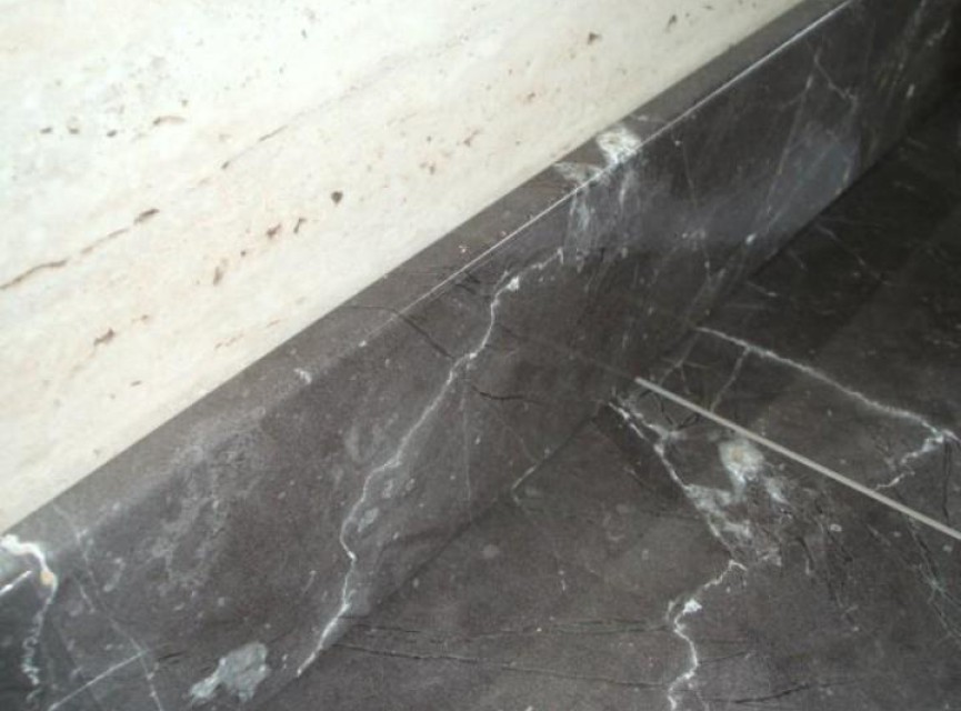 Bijbehorende Hoogglans MDF plint ( Geschikt voor hoogglans laminaten )