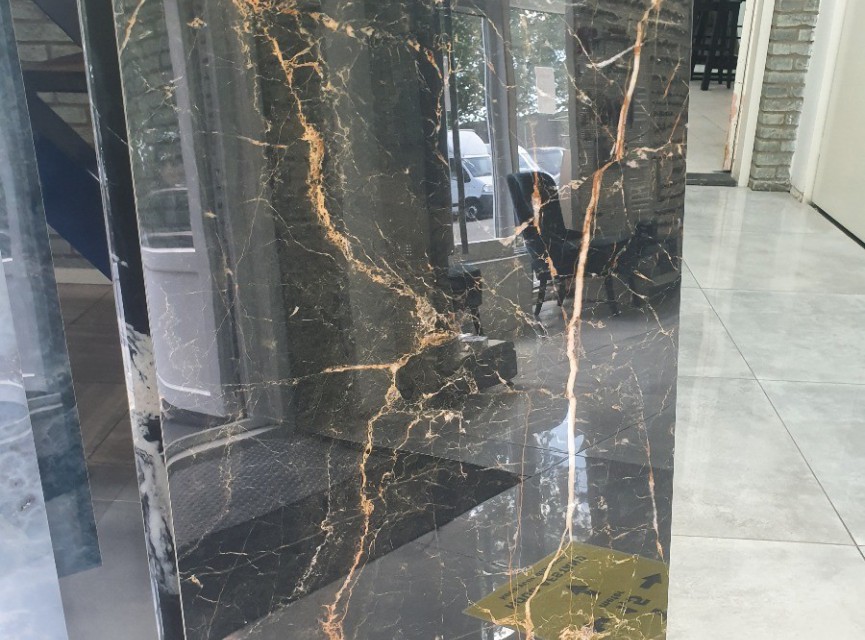 Ceasar Black Gold 60x120 LEVIGLASS / Hoogglans Vloertegels / Woonkamer / Winkel Ruimte / Badkamer