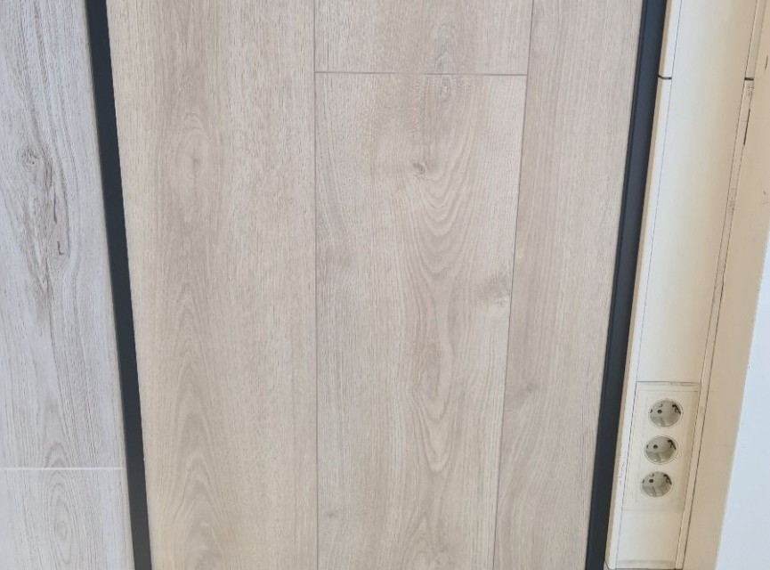 XL ALLOY Licht Eiken ( 24 cm breed ) EXTRA BREED Laminaat / Woonkamer / Winkelruimte / Slaapkamer