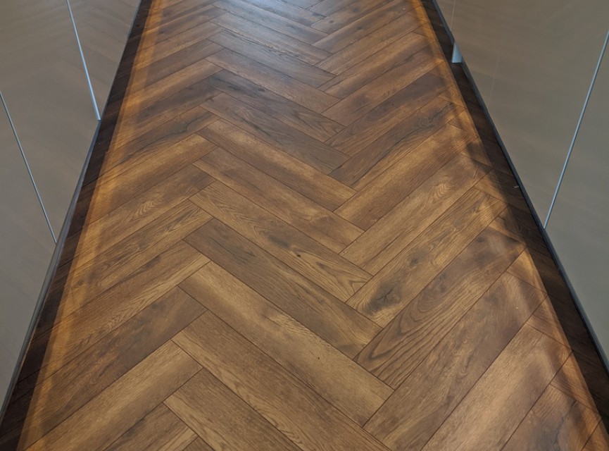 Floorlife Bayside Waterproof Visgraat laminaat donker gerookt 15x60