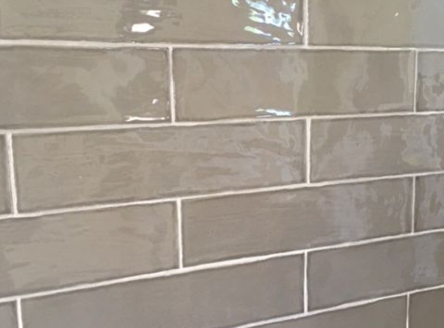 Handmade Taupe Hoogglans Wandtegel / Metro tegel / 7,5 x 30 / tbv Woonkamer muur / Badkamer / Toilet / Winkelruimte