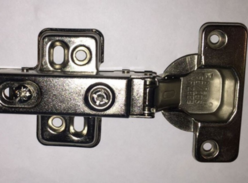los soft-close scharnier tbv badkamerkasten