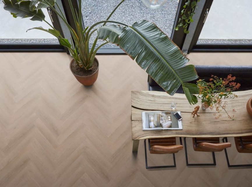 Amsterdam Herringbone visgraat pvc dryback micro-bevel 4V - Dark Oak