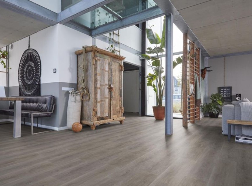 NANCY Grey Oak SRC Pvc Klik Vloer ( LEVENSLANGE GARANTIE ) / natuurgetrouw (EIR) Structuur / Vloerverwarming En -Koeling / Extra Matte Toplaag / Geluiddempende Onderlaag