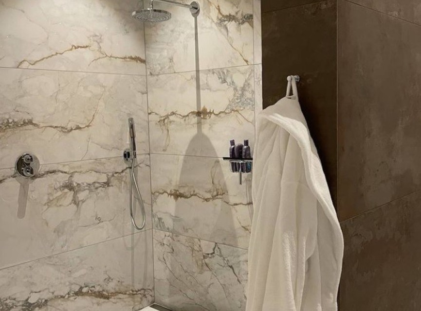 Hoogglans CEASAR Gold White ( LEVIGLASS ) 120x120 Vloertegel en Wandtegel Woonkamer / Winkelruimte / Badkamer / Keuken