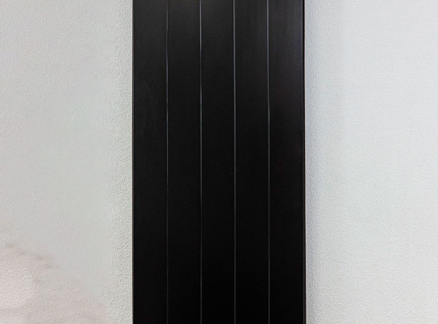 180x40 cm Type 22 - 1994 Watt - ECA Verticale radiator gegroefde voorzijde - Mat Zwart (Ral 9005)