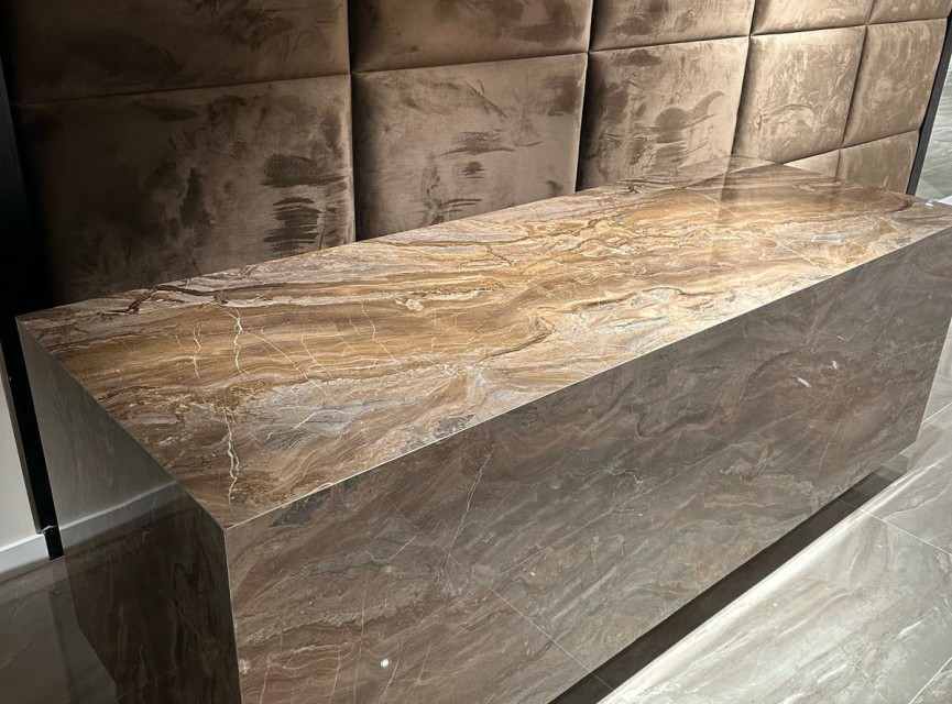 Oppio €67 PER PANEEL - PVC Wandpaneel Milos Bruin Hoogglans - 120x280x0,3 cm