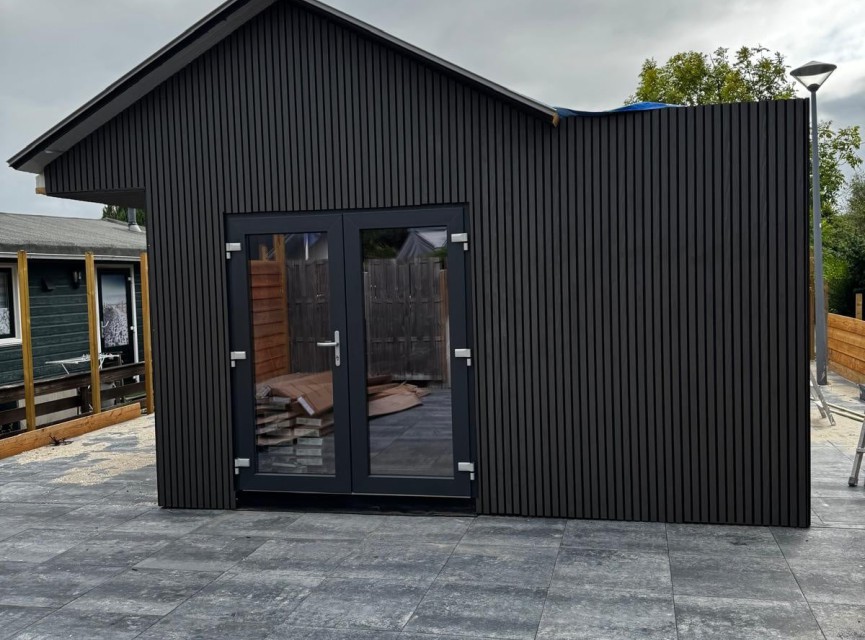 €28 Per Stuk - BLACK - Zwarte strepen - Gevelbekleding – Composiet | 290 x 22 cm | Gevel | Tuin