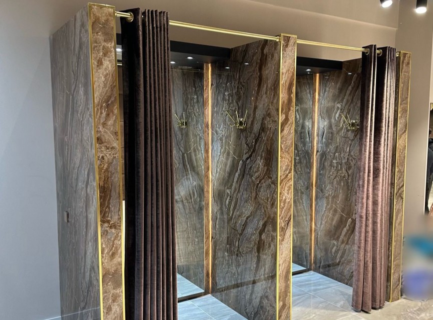 Oppio €67 PER PANEEL - PVC Wandpaneel Milos Bruin Hoogglans - 120x280x0,3 cm