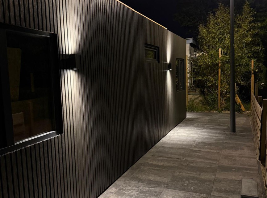 €28 Per Stuk - BLACK - Zwarte strepen - Gevelbekleding – Composiet | 290 x 22 cm | Gevel | Tuin